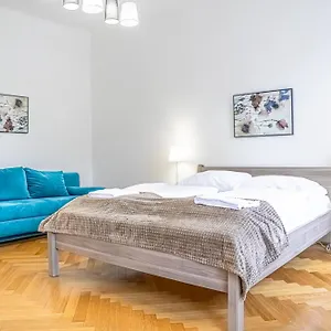 Comfortable 2br Apt, Near Wiener Stadthalle Wiedeń